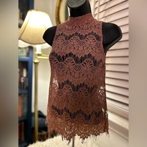 Mock neck lace sleeveless blouse, size S